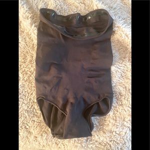 SKIMS shapewear. Sculpting high waist brief